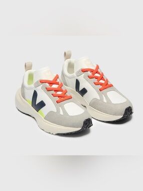 VEJA Canary Sneaker. Size 3.